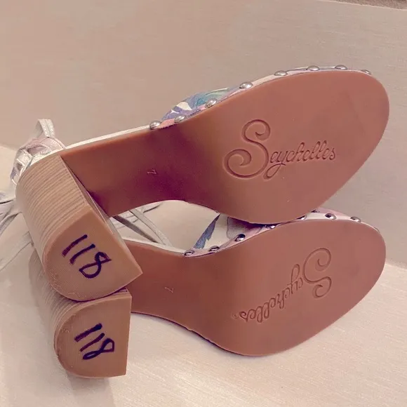 Cute Seychelles Drift Floral Leather Lace up heels