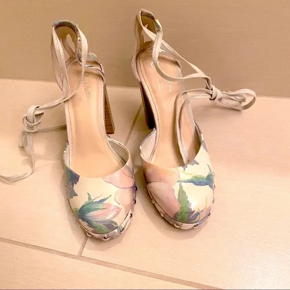 Cute Seychelles Drift Floral Leather Lace up heels