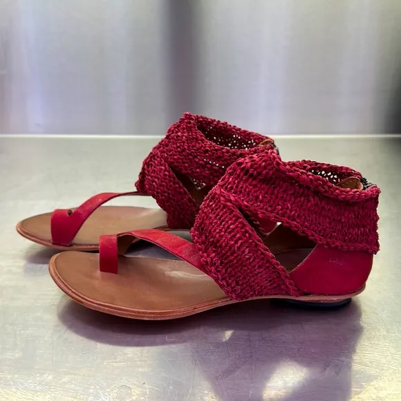 Cydwoq “Turret” leather sandals in red leather. Made in USA. New in box