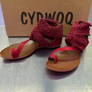 Cydwoq “Turret” leather sandals in red leather. Made in USA. New in box