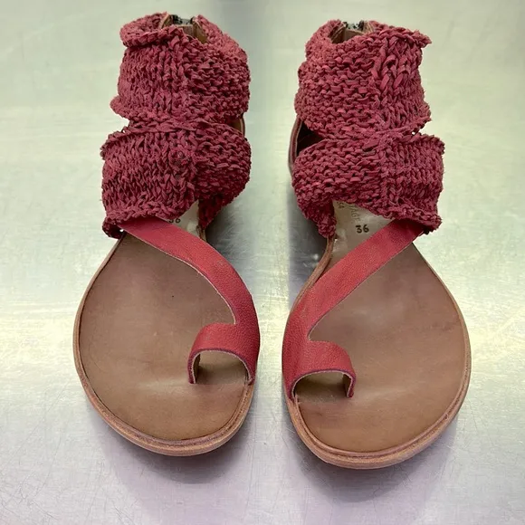 Cydwoq “Turret” leather sandals in red leather. Made in USA. New in box