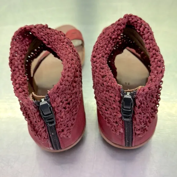Cydwoq “Turret” leather sandals in red leather. Made in USA. New in box
