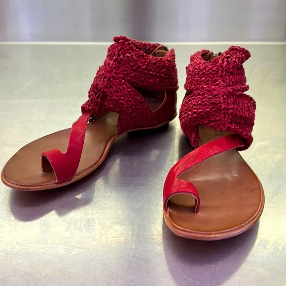 Cydwoq “Turret” leather sandals in red leather. Made in USA. New in box