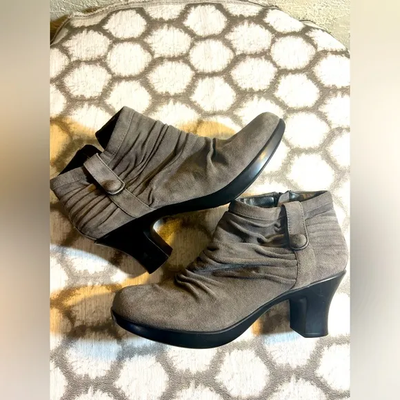 Dansko Women's Ankle Boots - side zip, grey/taupe color, excellent condition