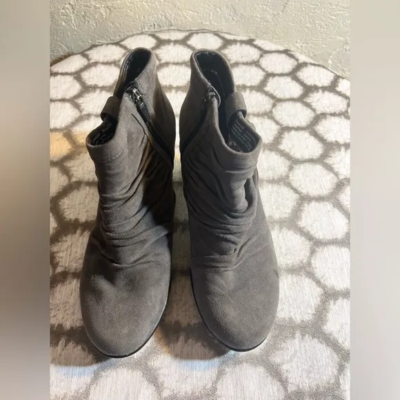 Dansko Women's Ankle Boots - side zip, grey/taupe color, excellent condition