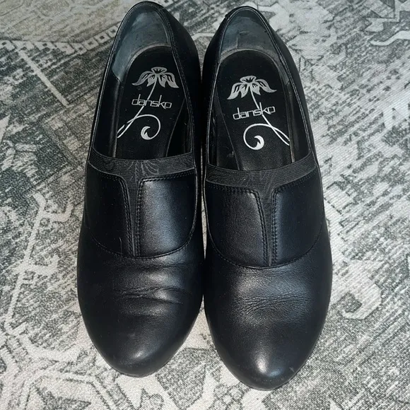 Dansko Womens Beatrix Nappa Classic Pump Cuban Heels Shoes  size 38 US 7.5