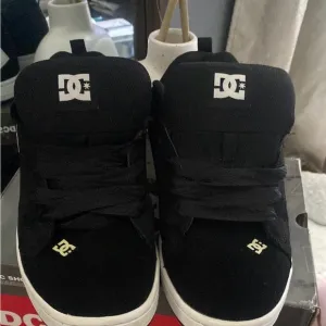 DC Black Sneakers High-Top Skate Shoes