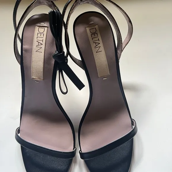 Deltan, the Miranda Leather Ankle Bow Dress Sandals size 8