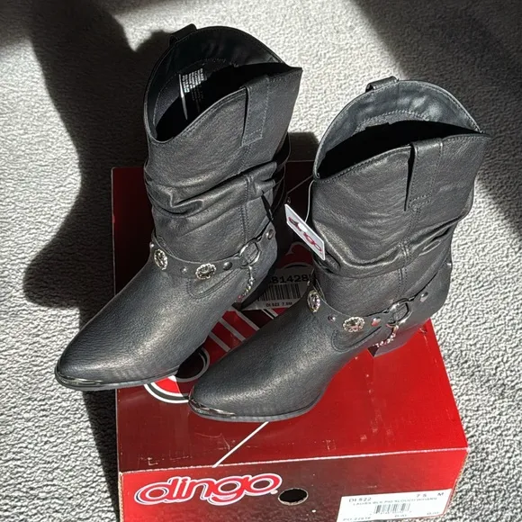 Dingo Black Leather Western Boots. Toe Guards, Studded, Heel Chains, size 7.5M.