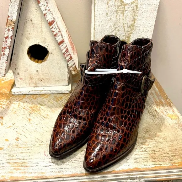 Dingo Women's 6.5  Brown Leather Patent Croc Pattern Ankle Boots