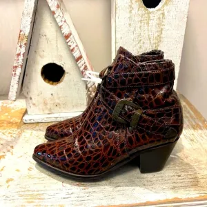 Dingo Women's 6.5  Brown Leather Patent Croc Pattern Ankle Boots