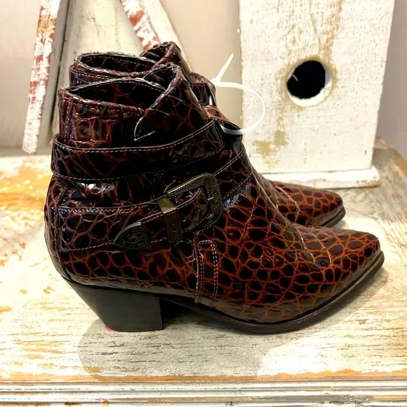 Dingo Women's 6.5  Brown Leather Patent Croc Pattern Ankle Boots