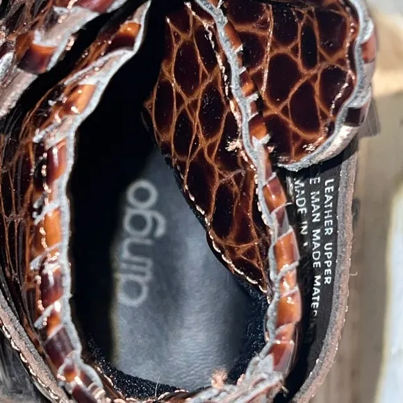 Dingo Women's 6.5  Brown Leather Patent Croc Pattern Ankle Boots