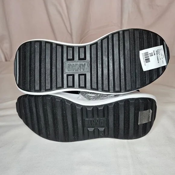 DKNY Aki Lace-Up Sneakers Black And Gunmetal NWT