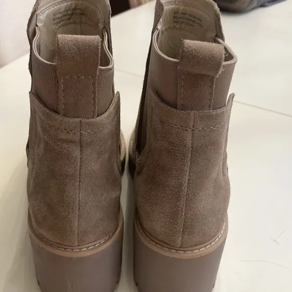 Dolce Vita Haily Suede Tan Wedge Bootie Size 8.5 Chelsea Boots