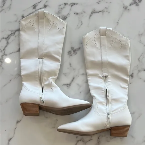 Dolce Vita Woman’s White Western Boots Size 9.5