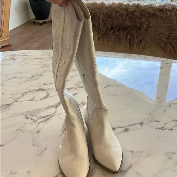 Dolce Vita Woman’s White Western Boots Size 9.5