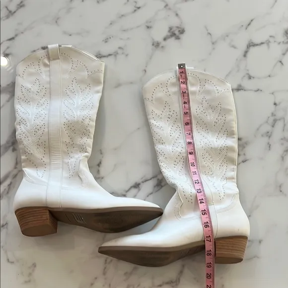 Dolce Vita Woman’s White Western Boots Size 9.5