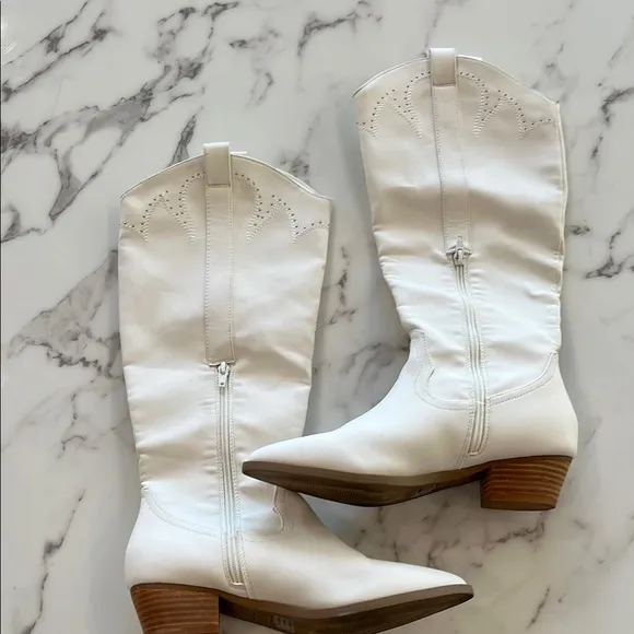 Dolce Vita Woman’s White Western Boots Size 9.5