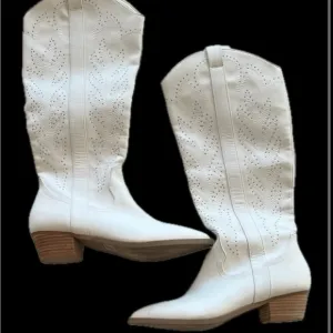 Dolce Vita Woman’s White Western Boots Size 9.5