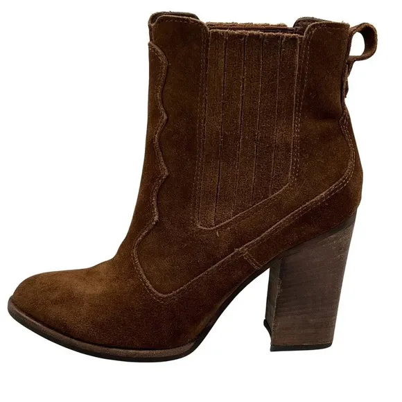 Dolce Vita Womens 7.5 Conway Brown Suede Ankle Boots Scalloped Booties Western
