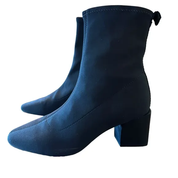 Donald Pliner Angel Stretchy Suede Chic Modern Ankle Boots Pull On NEW Size 5
