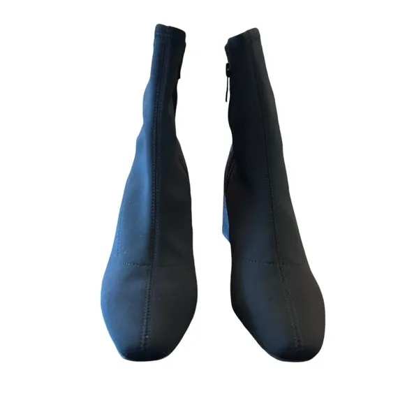 Donald Pliner Angel Stretchy Suede Chic Modern Ankle Boots Pull On NEW Size 5