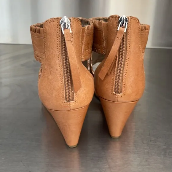 Donald Pliner vintage natural leather wedges. New in Box.