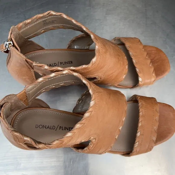 Donald Pliner vintage natural leather wedges. New in Box.