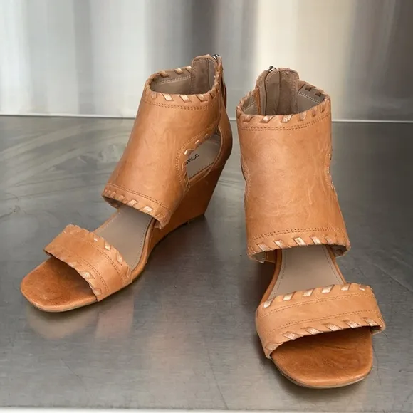 Donald Pliner vintage natural leather wedges. New in Box.