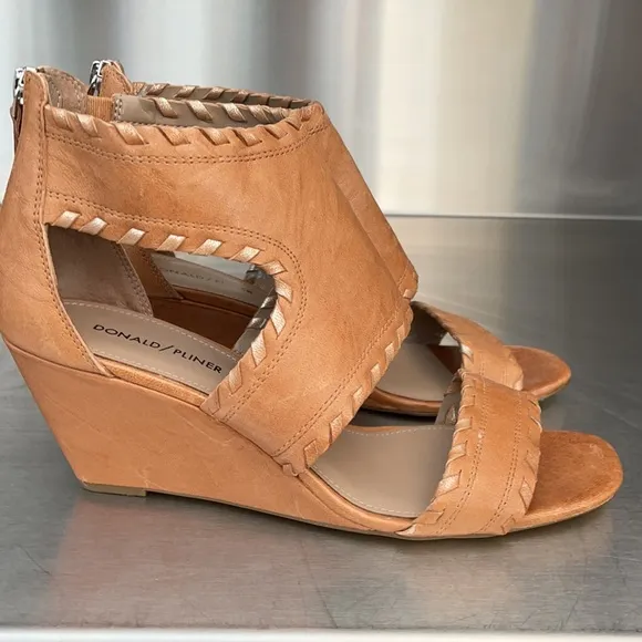 Donald Pliner vintage natural leather wedges. New in Box.