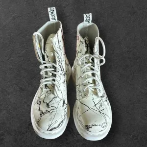 DR MARTENS 1460 BOOTS -WHITE BLACK MARBLE WOMEN SIZE 7 EU 38 MENS 6