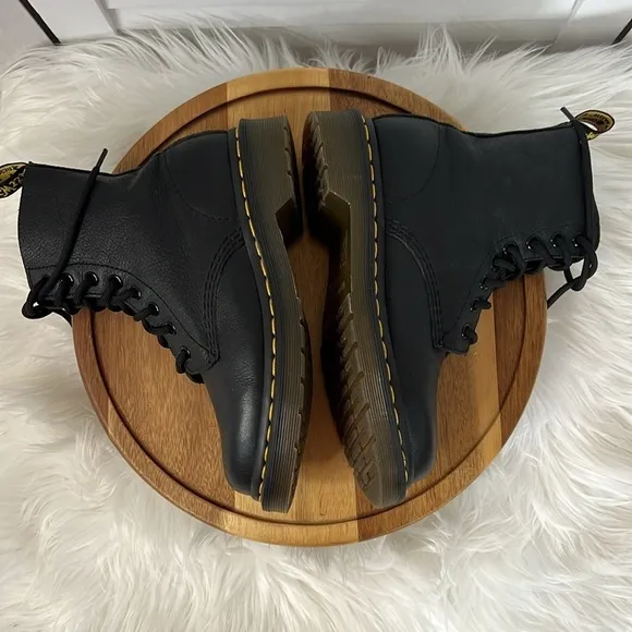DR. MARTENS 1460 Smooth Black Leather Lace Up Boots Size Womens 5