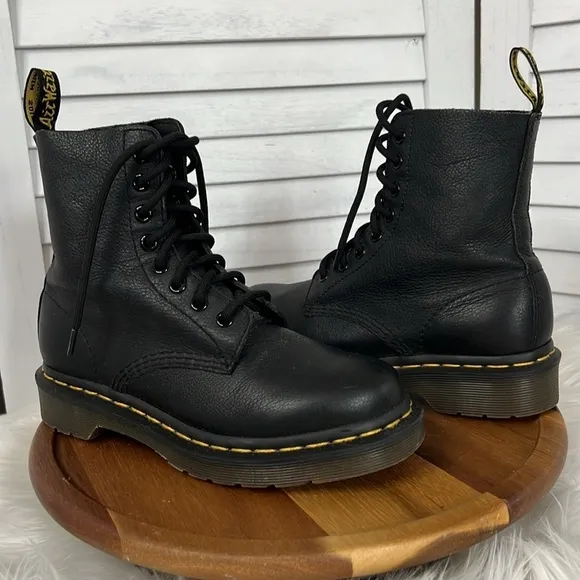 DR. MARTENS 1460 Smooth Black Leather Lace Up Boots Size Womens 5