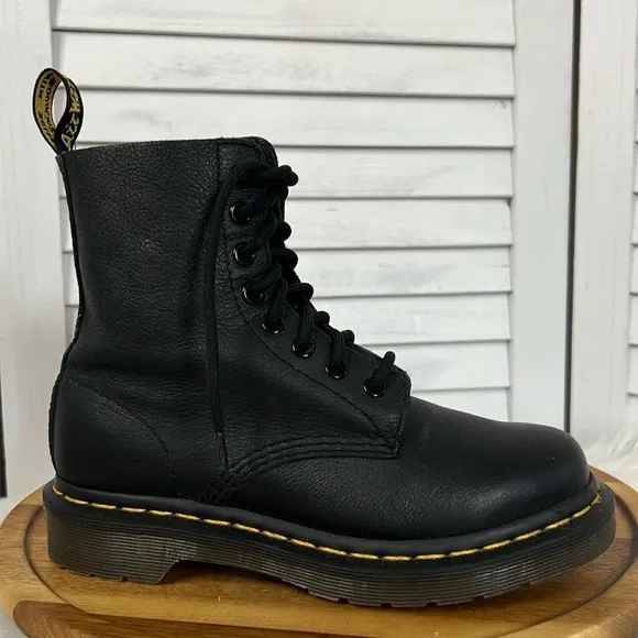 DR. MARTENS 1460 Smooth Black Leather Lace Up Boots Size Womens 5