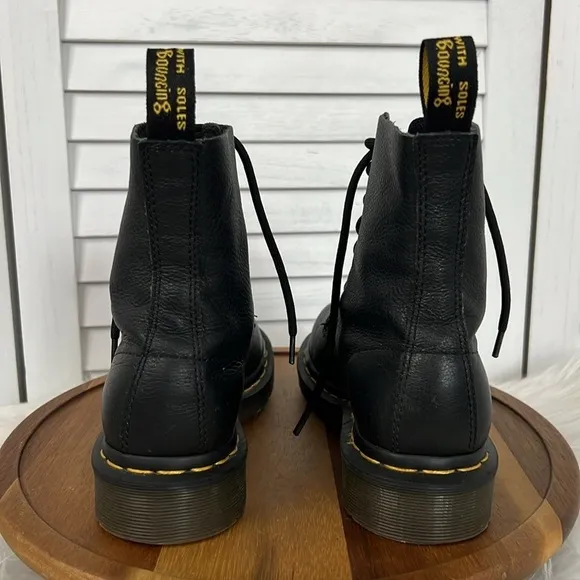 DR. MARTENS 1460 Smooth Black Leather Lace Up Boots Size Womens 5