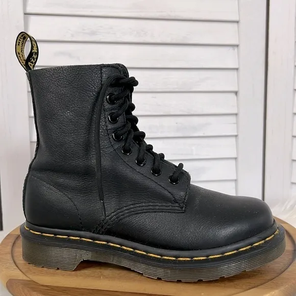 DR. MARTENS 1460 Smooth Black Leather Lace Up Boots Size Womens 5