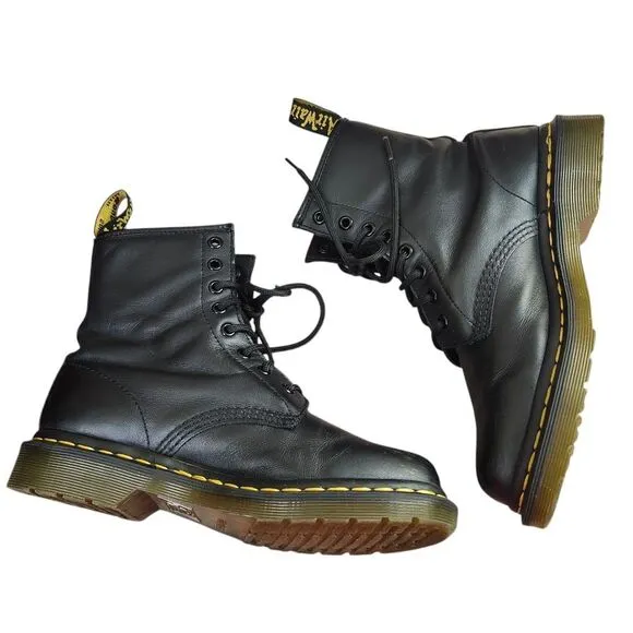 Dr. Martens Black Floral Embroidered Women's Boots Sz 7