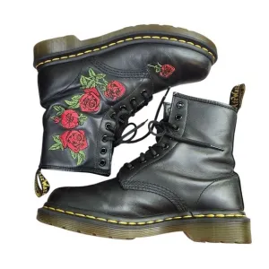 Dr. Martens Black Floral Embroidered Women's Boots Sz 7