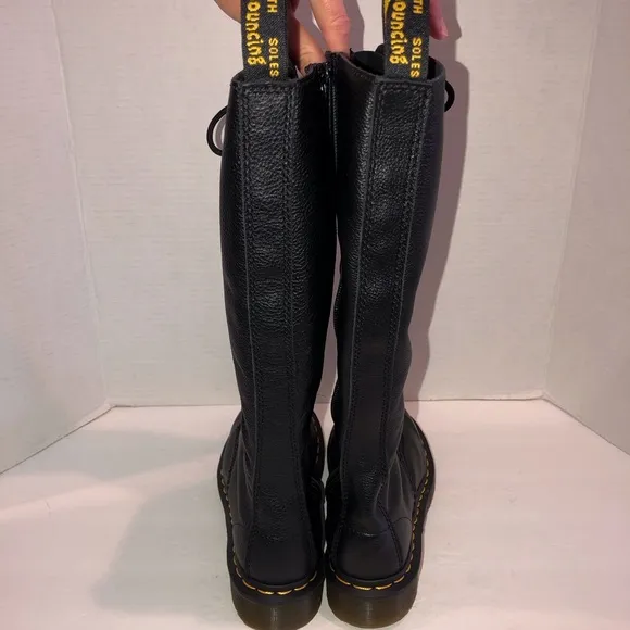 Dr. Martens Free People 1B60 Lace up Knee Combat Boots Shoes sz 6
