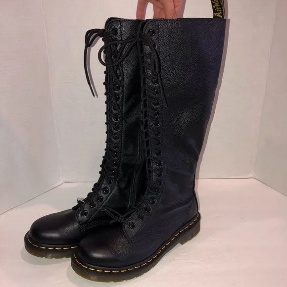 Dr. Martens Free People 1B60 Lace up Knee Combat Boots Shoes sz 6
