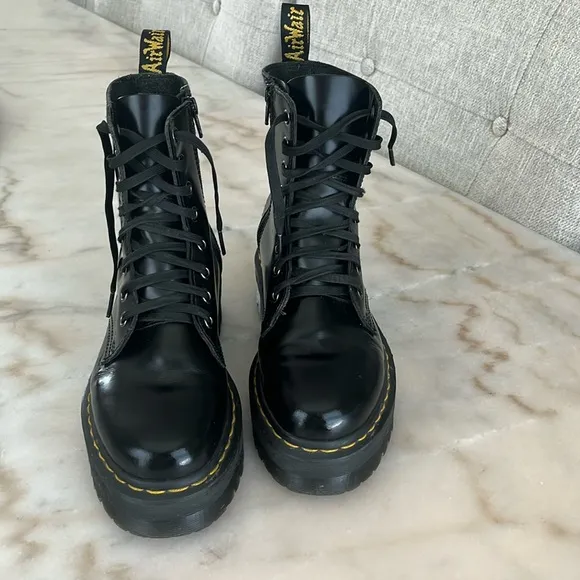 DR. MARTENS JADON BOOT SMOOTH LEATHER PLATFORMS US6 /37 EU