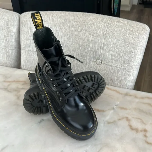 DR. MARTENS JADON BOOT SMOOTH LEATHER PLATFORMS US6 /37 EU