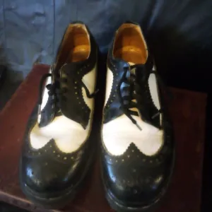 Dr. Martens Mens USA 8  Ladies 9  Run Large Black and White Oxford Shoes