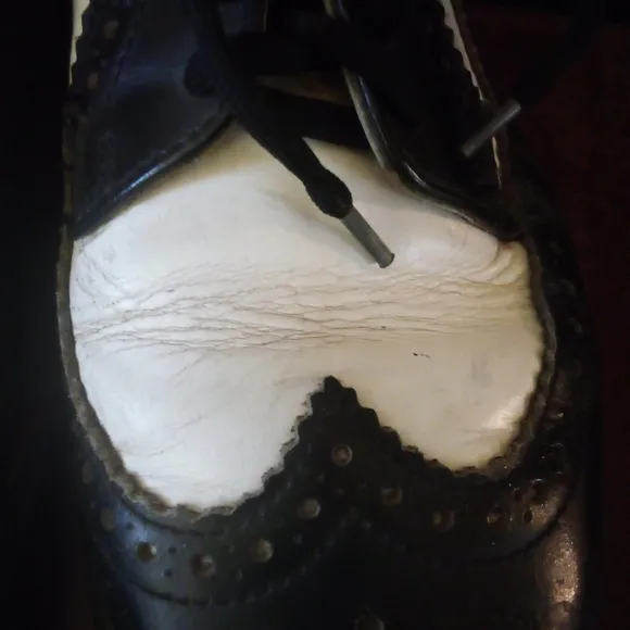 Dr. Martens Mens USA 8  Ladies 9  Run Large Black and White Oxford Shoes