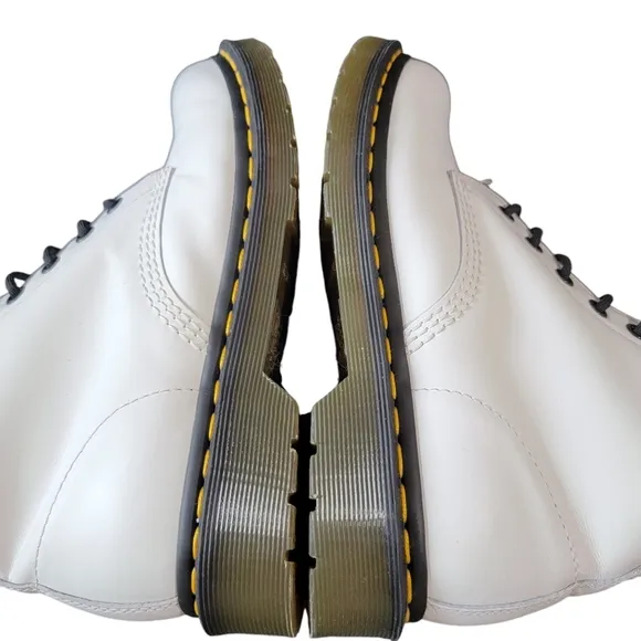 DR. MARTENS Smooth Leather Lace Up Boots White Sz 8 Whimsygoth Grunge Y2K Chunky
