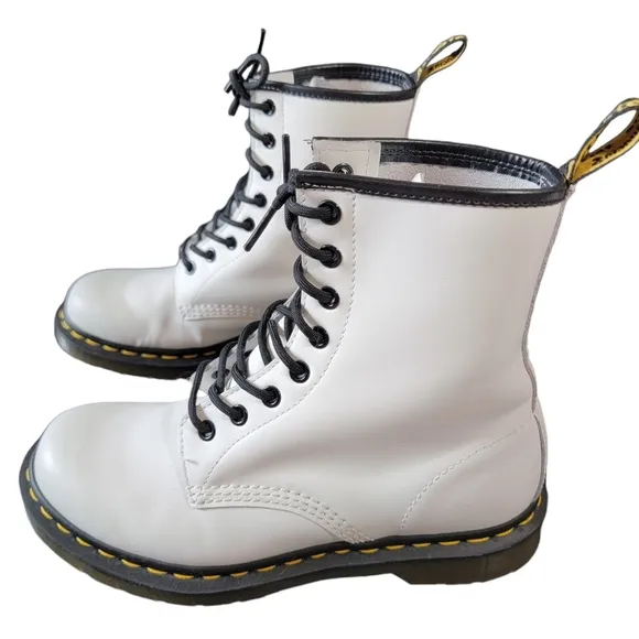 DR. MARTENS Smooth Leather Lace Up Boots White Sz 8 Whimsygoth Grunge Y2K Chunky