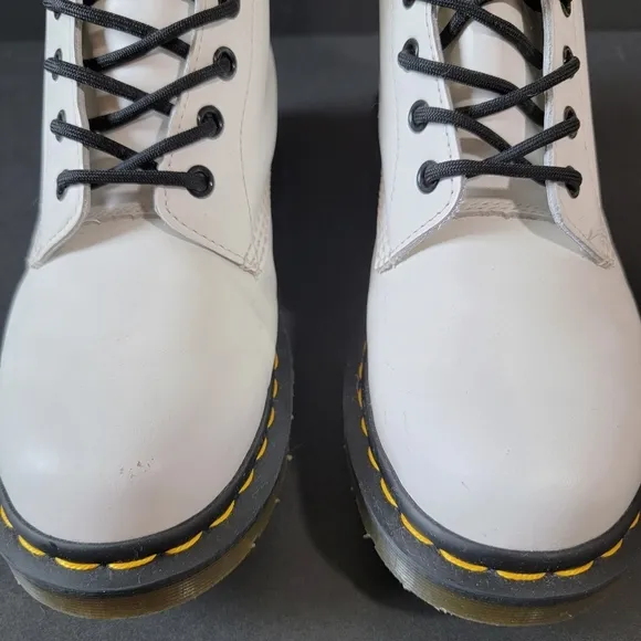 DR. MARTENS Smooth Leather Lace Up Boots White Sz 8 Whimsygoth Grunge Y2K Chunky