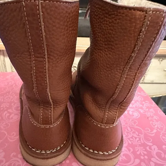 Duckfeet Arhus In Nut size 39. Worn once, just like new