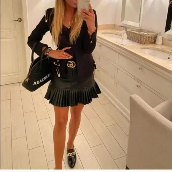 💥EFFORTLESSLY CHIC💥 Pleated Belted Leather Skirt in Black